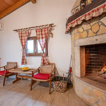 Сasa de vacaciones 2 Bedroom In Jadreški